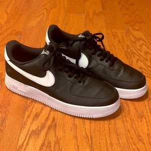 Men’s Size 10.5 Nike Air Air Force 1 leather low sneakers DC2302-002 (01/04/21)